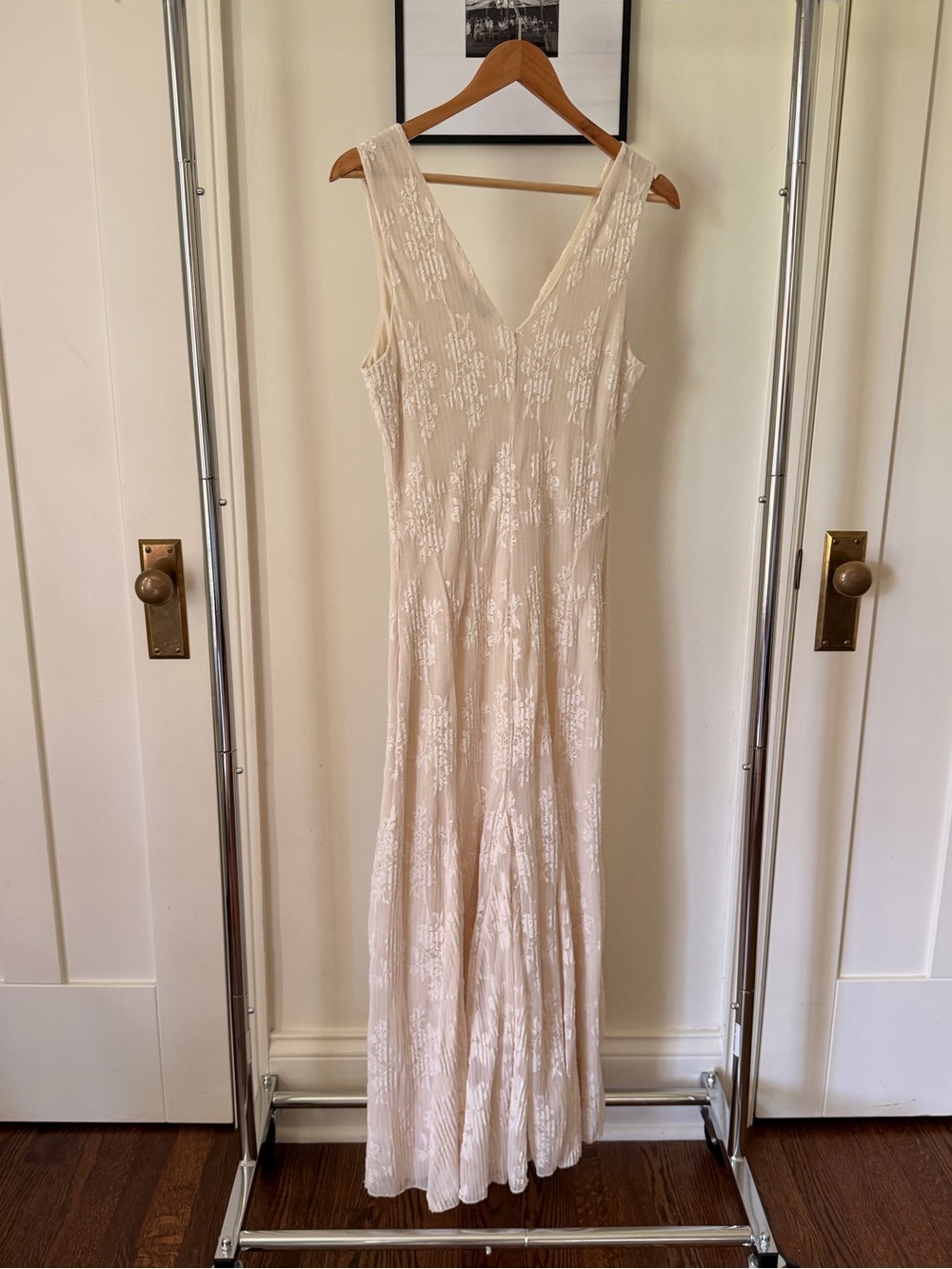 Elegant Ivory Lace Maxi Dress with V-Neck - Picture 5 of 7